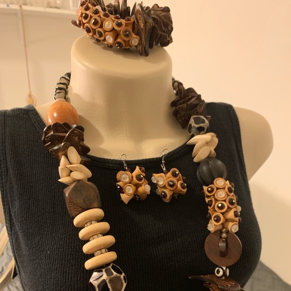 Unique beaded necklace - Picture 4 of 11